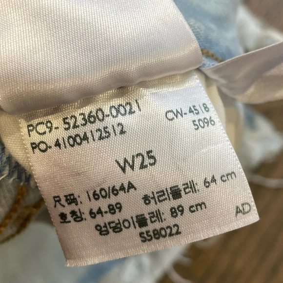 Levi’s Premium Wedgie Short size 25 in Awesome Street - Picture 5 of 9